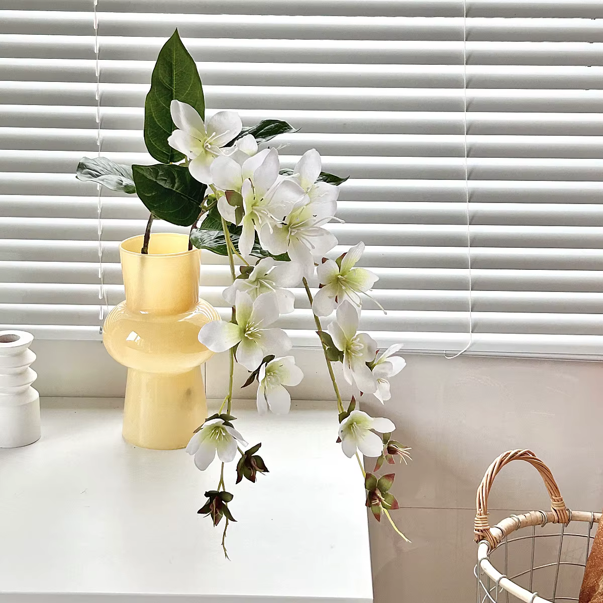 Fleurs artificielles suspendues de jasmin
