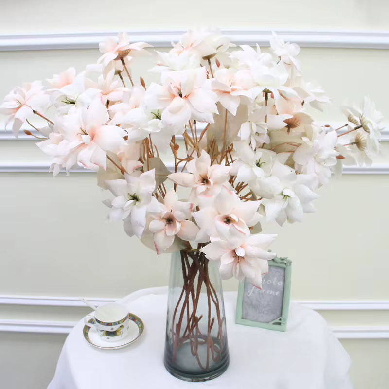 6 têtes de petites fleurs artificielles en soie blanches pour la décoration de table à la maison