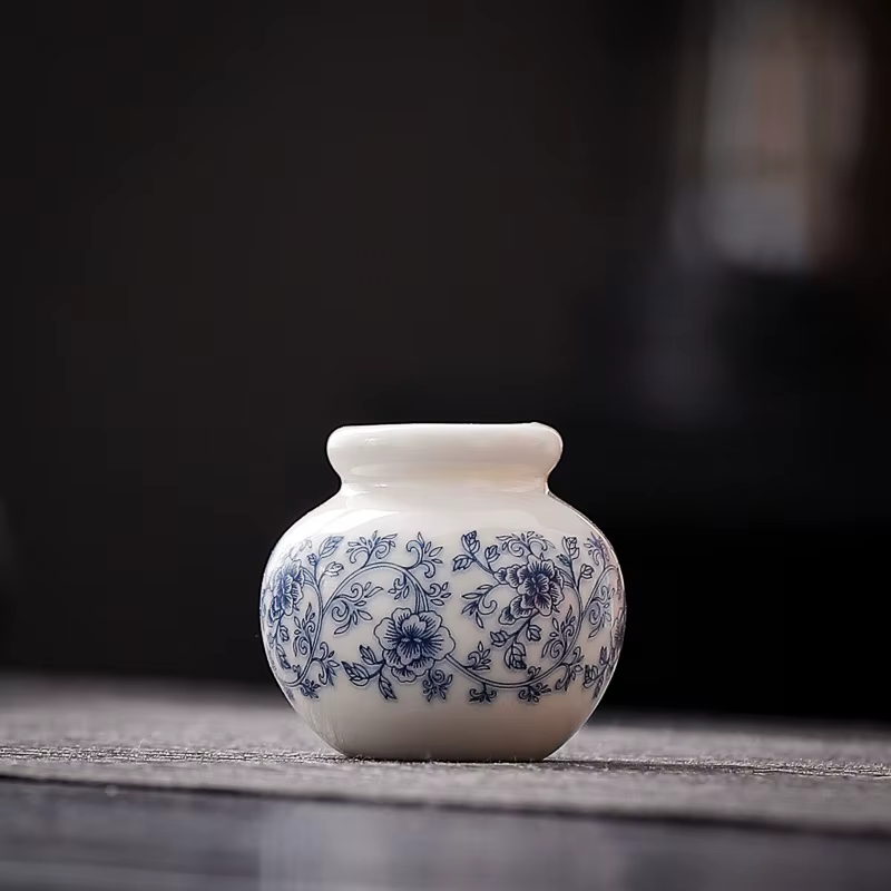 Mini Vase à fleurs en porcelaine Bodied fine bleue et blanche