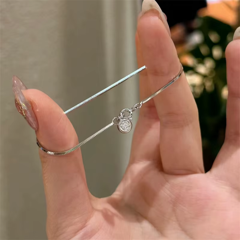 Nouveau Bracelet de Luxe en Laiton à Motifs Floraux, Chaîne Minimaliste Haut de Gamme avec Breloque Zircon, Bijou de Fête pour Femme, Idéal Cadeau