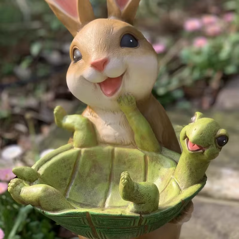 Pot de fleur lapin tenant tortue