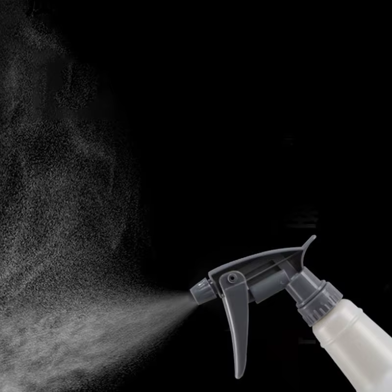 Bouteille pulvérisatrice en plastique rechargeable de 800 ml avec buse à jet réglable