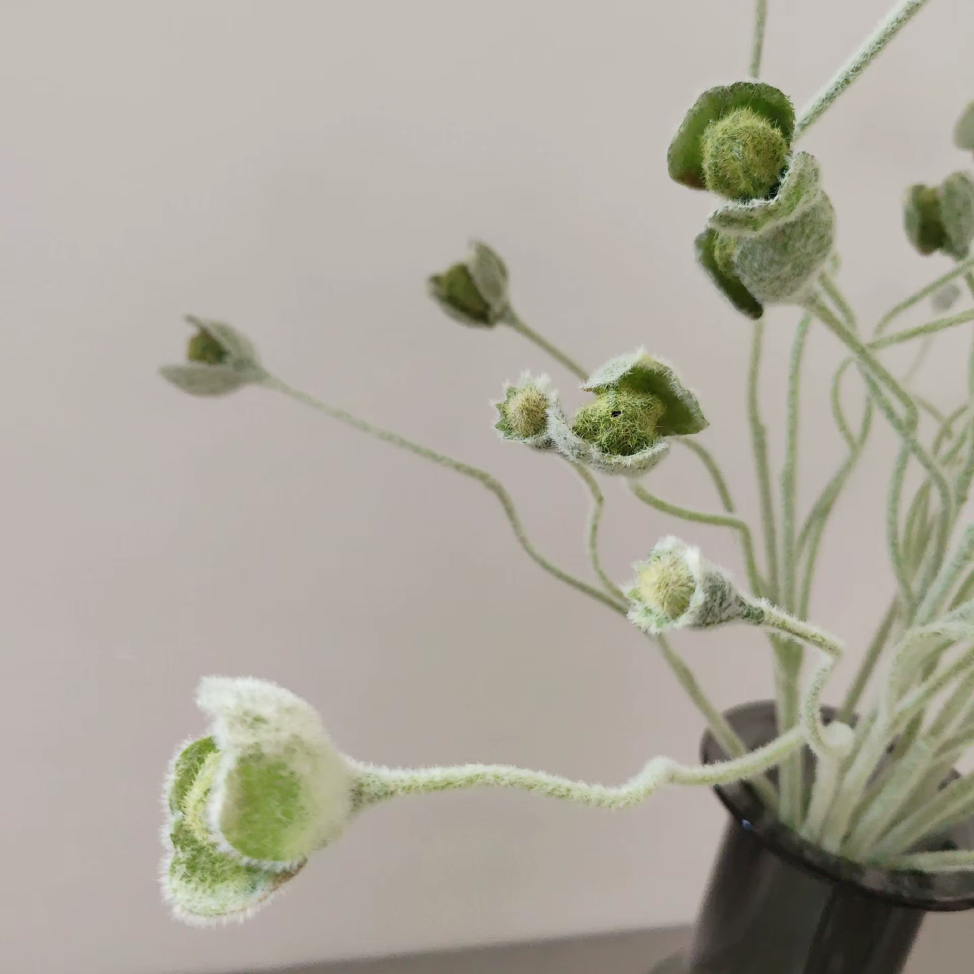 Branche de plantes vertes artificielles