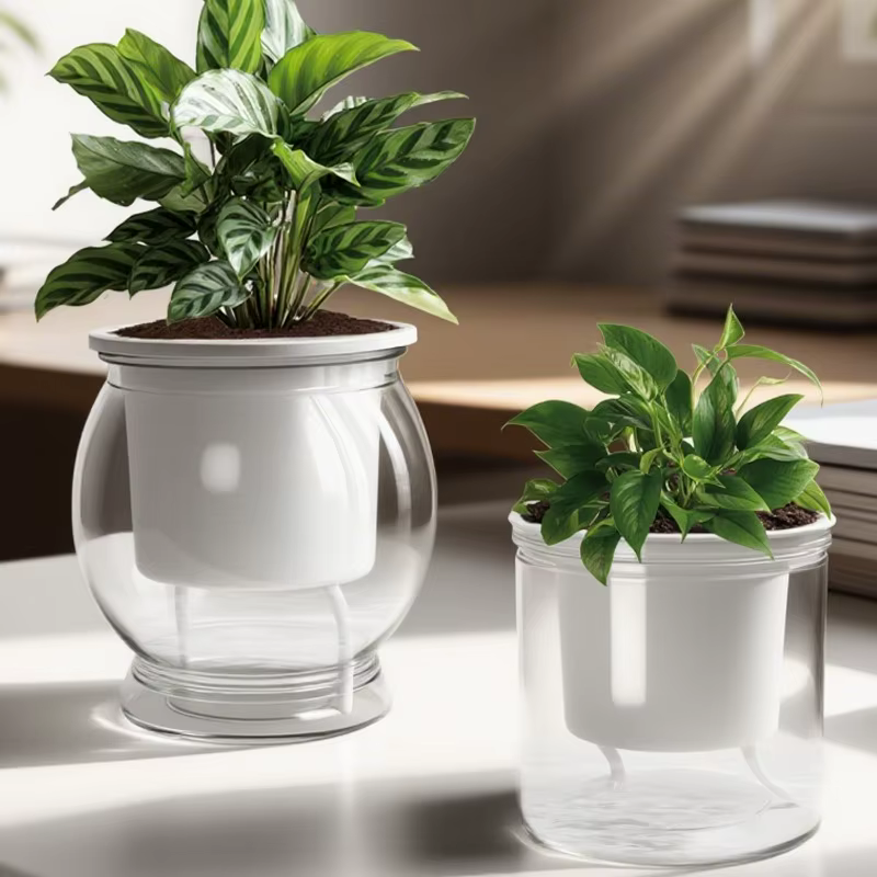 Pot de fleurs en résine blanche