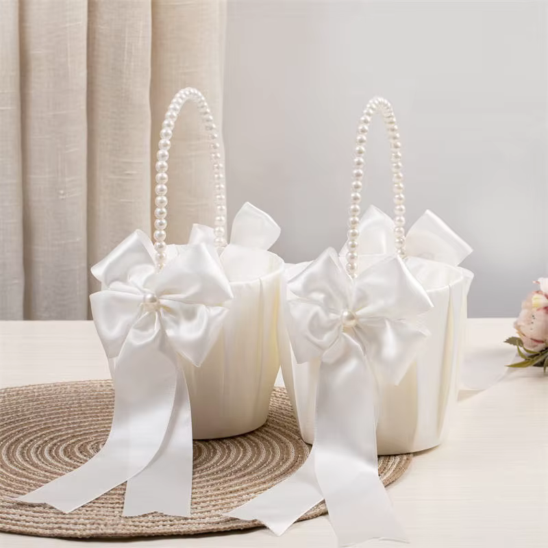 Panier à fleurs avec poignée en perles