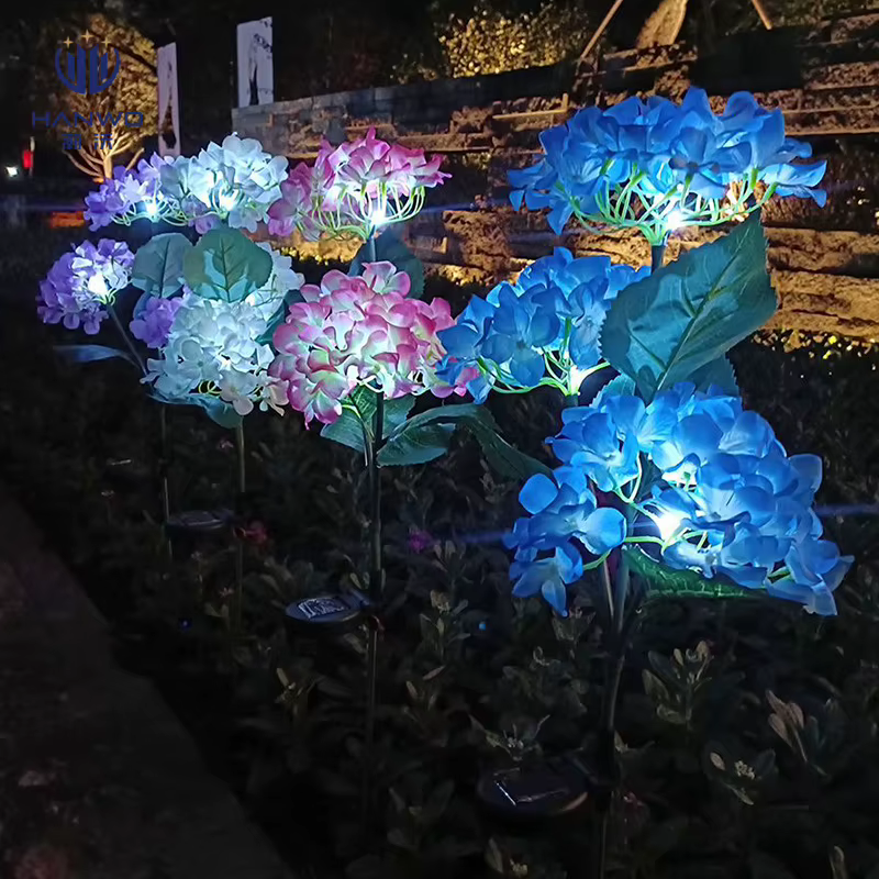 Lampe solaire de jardin à 3 têtes d'hortensias