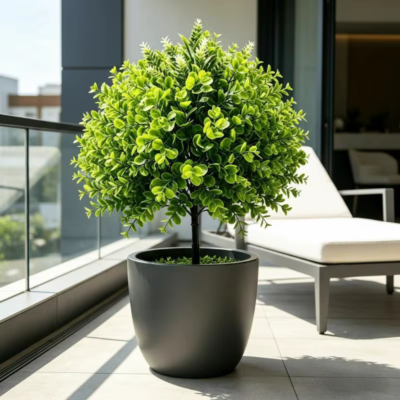 Plantes vertes artificielles sur piquet
