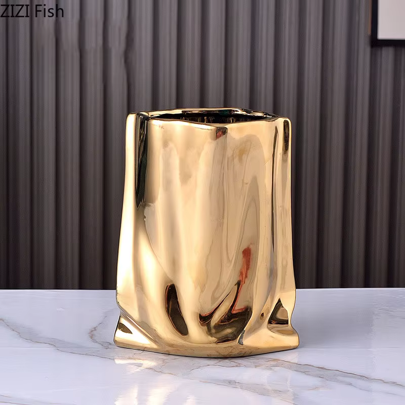 Vase en céramique de Bergame plissé plaqué or