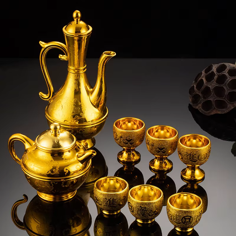 Bouilloire à vin rétro chinoise, ensemble de cafetière, verres à vin, pichet, théière exquise, théière dorée, tasses d'offre de temple classiques pour la maison
