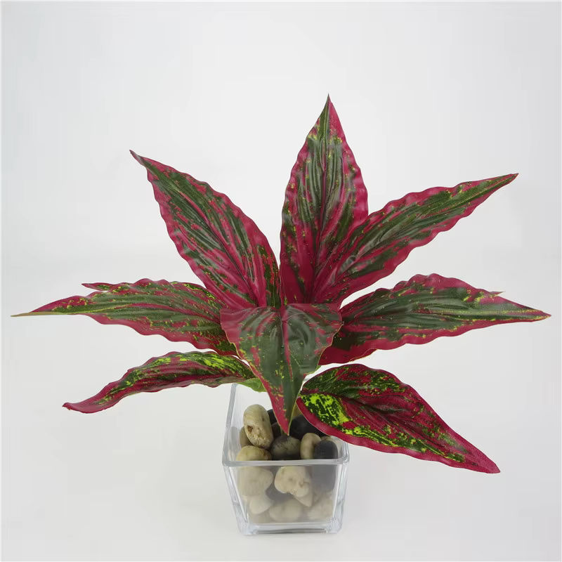 Plante verte artificielle en plastique