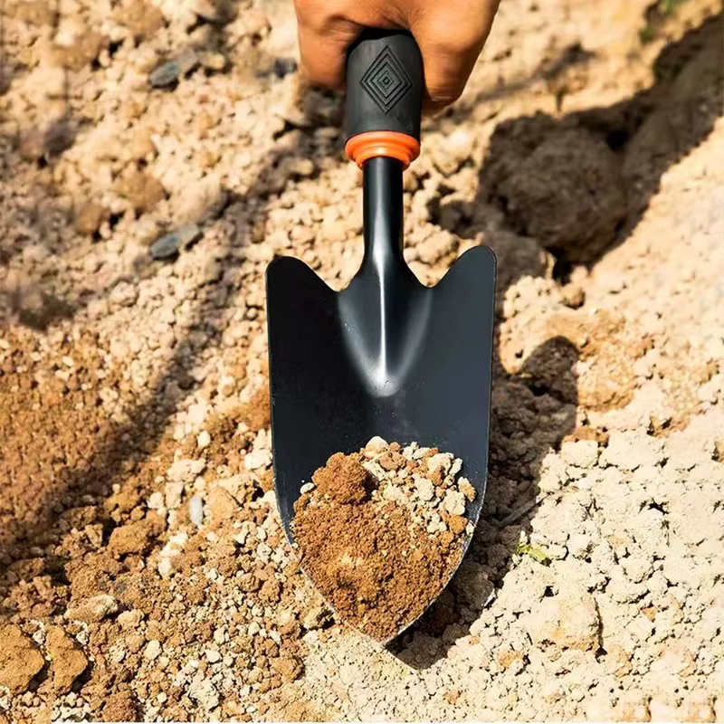 Truelle de jardin en métal avec manche ergonomique noir et bordure orange - Outil idéal pour planter des fleurs et des légumes