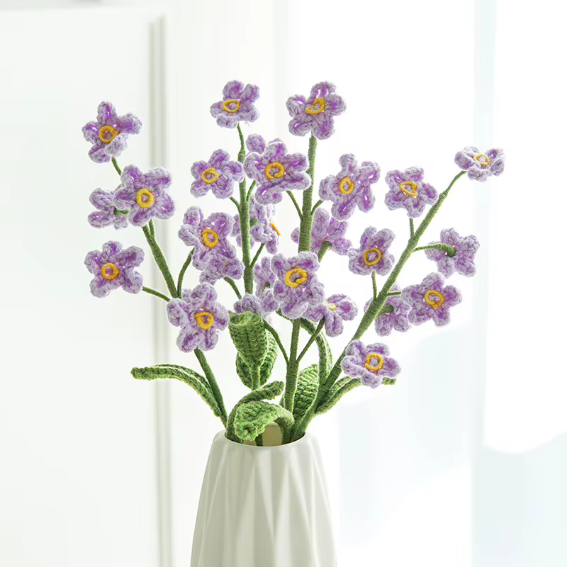 N'oubliez pas, la combinaison créative de quets tissés finis avec des fleurs découpées est un cadeau pur fait à la main