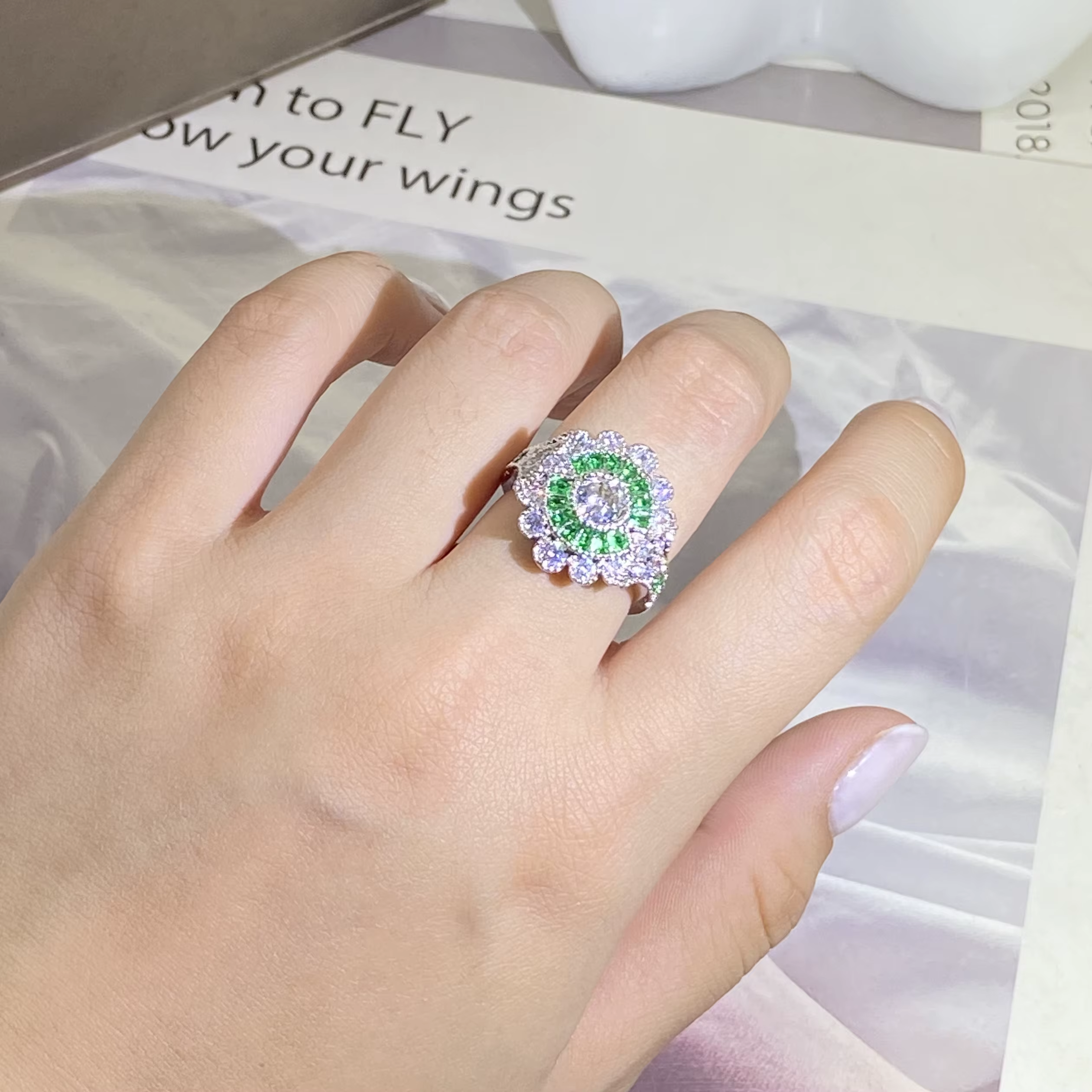 Bague complète en diamant pour femme, fleur de tempérament, timbre femme 925, pierre carrée en T verte, cadeau de bijoux de fête d'anniversaire, mode, vente en gros