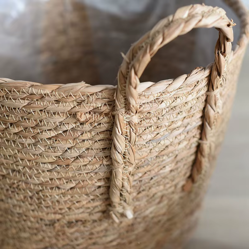 Pot de fleur tissé en paille fait à la main