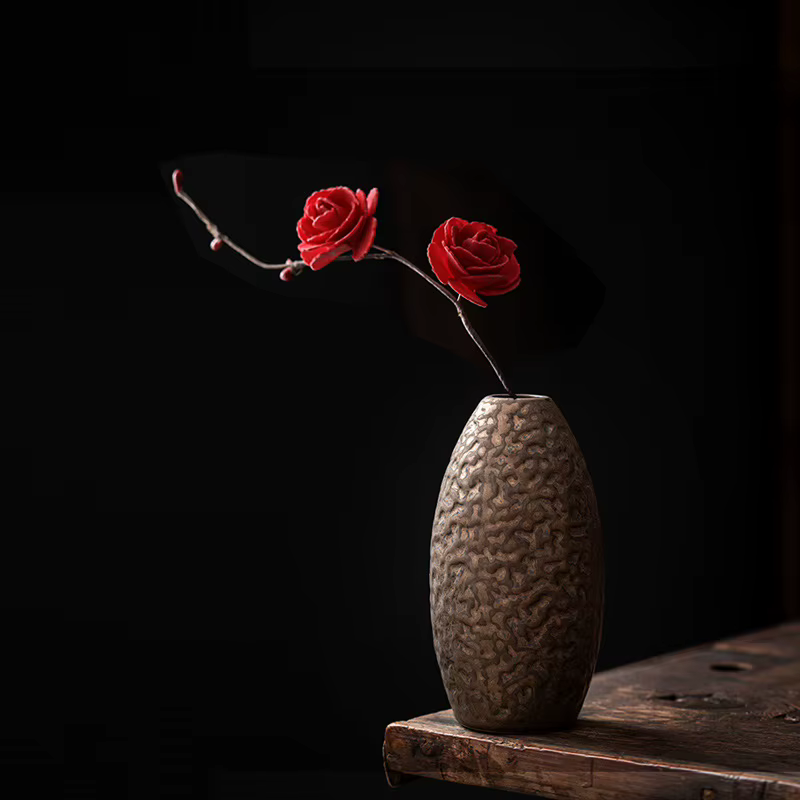 Vase en céramique vintage doré pour la décoration intérieure