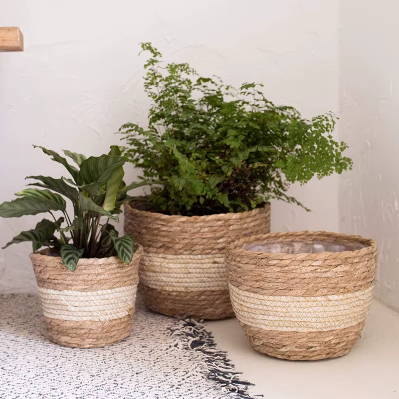 Panier de fleurs en rotin