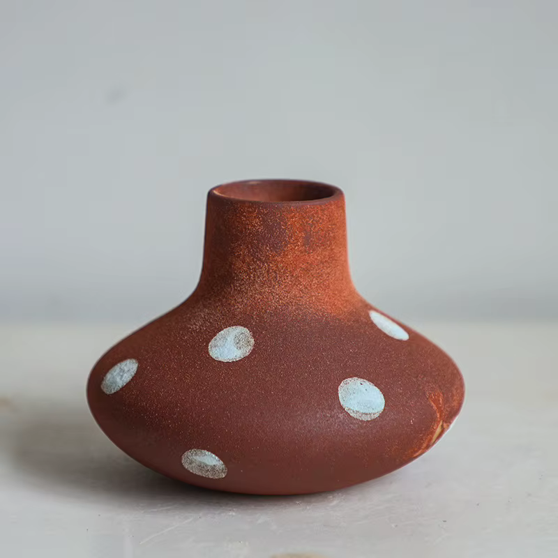 Vase en céramique à carreaux