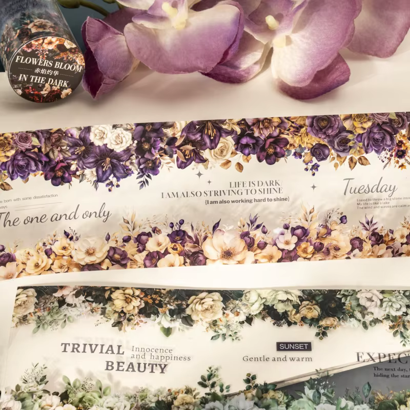Bande de fleurs floraison dans la nuit sombre