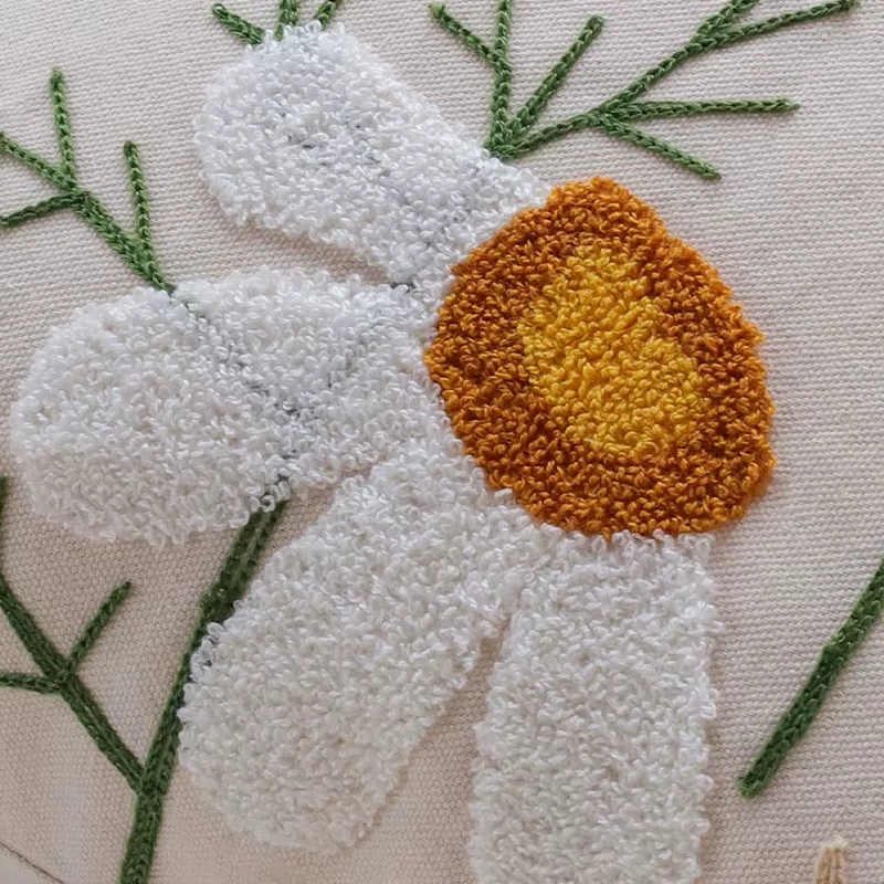 Juste de coussin décorative avec broderie florale