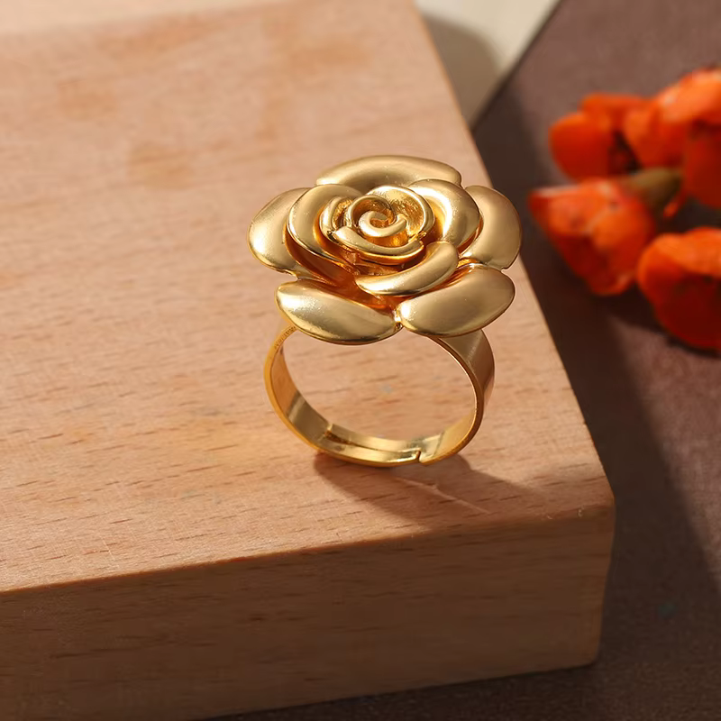 Bague Fleur Rose Dorée de Luxe pour Femme - Bijou Élégant à Motif Floral, Idéal pour Mariage, Fiançailles, Fête