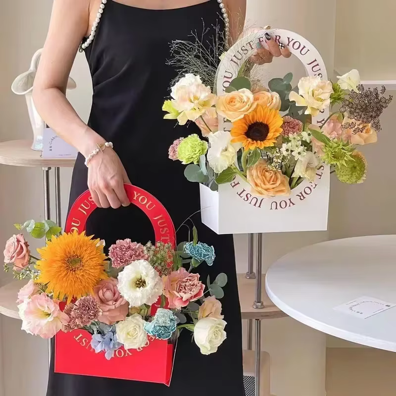 Panier de fleurs à main
