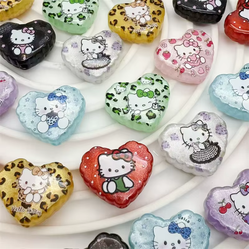 Impressions acryliques Hello Kitty, forme de cœur d'amour, chat KT de dessin animé mignon, perles à trou traversant, accessoires de stylo à corde pour téléphone portable DIY