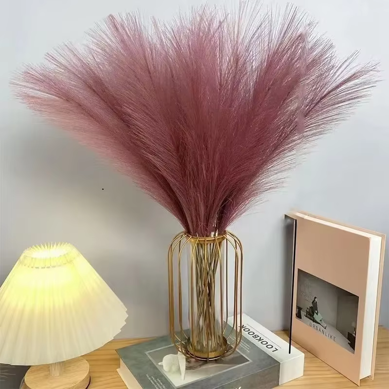 Arrangement Floral en fausse herbe de Pampas noire