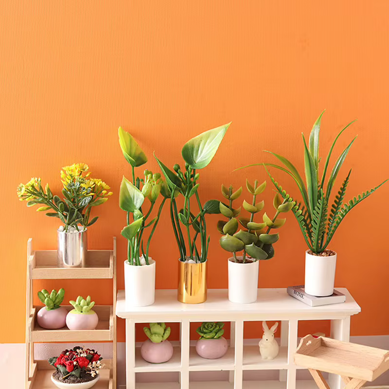 Plante l'inventaire en pot avec feuilles vertes