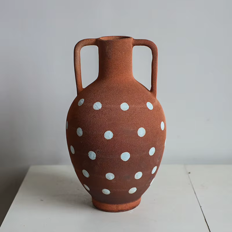 Vase en céramique à carreaux