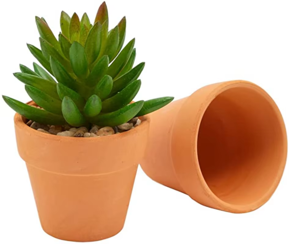 Poterie en terre cuite avec trou de proximité