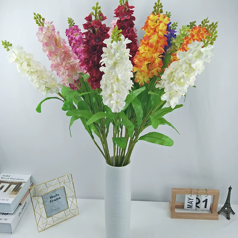 Branche de fleur violette de jacinthe artificielle avec feuille