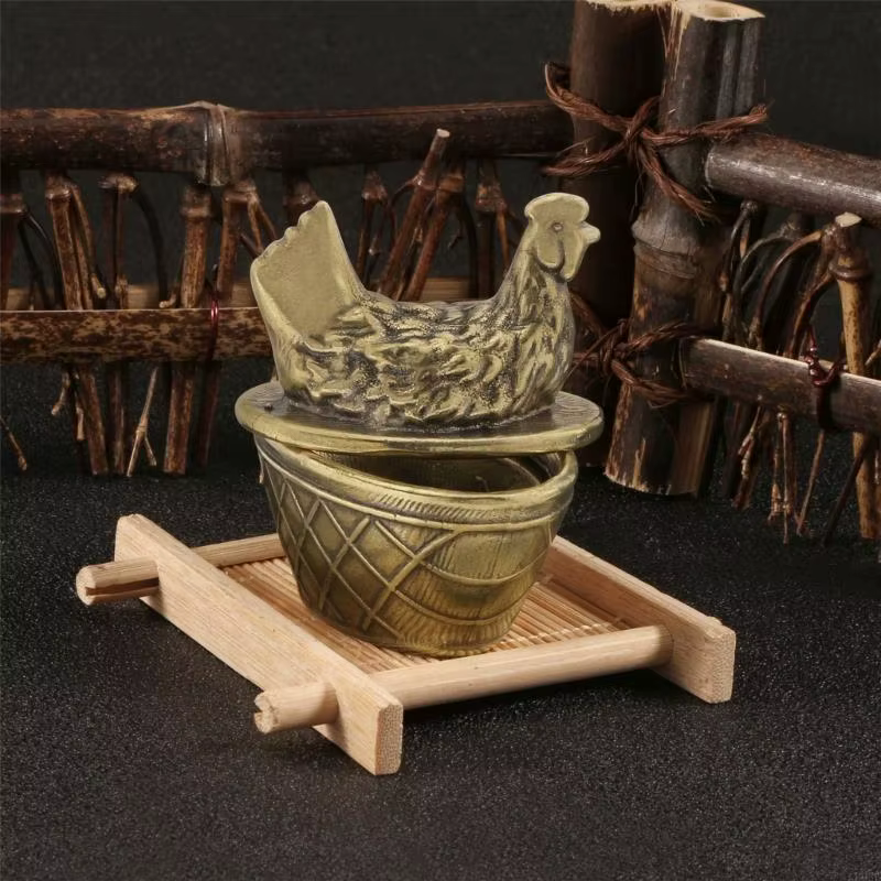 Figurine poule en laiton élégante