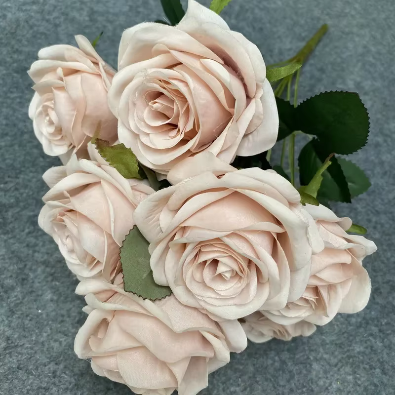 Bouquet de roses artificielles à 9 têtes