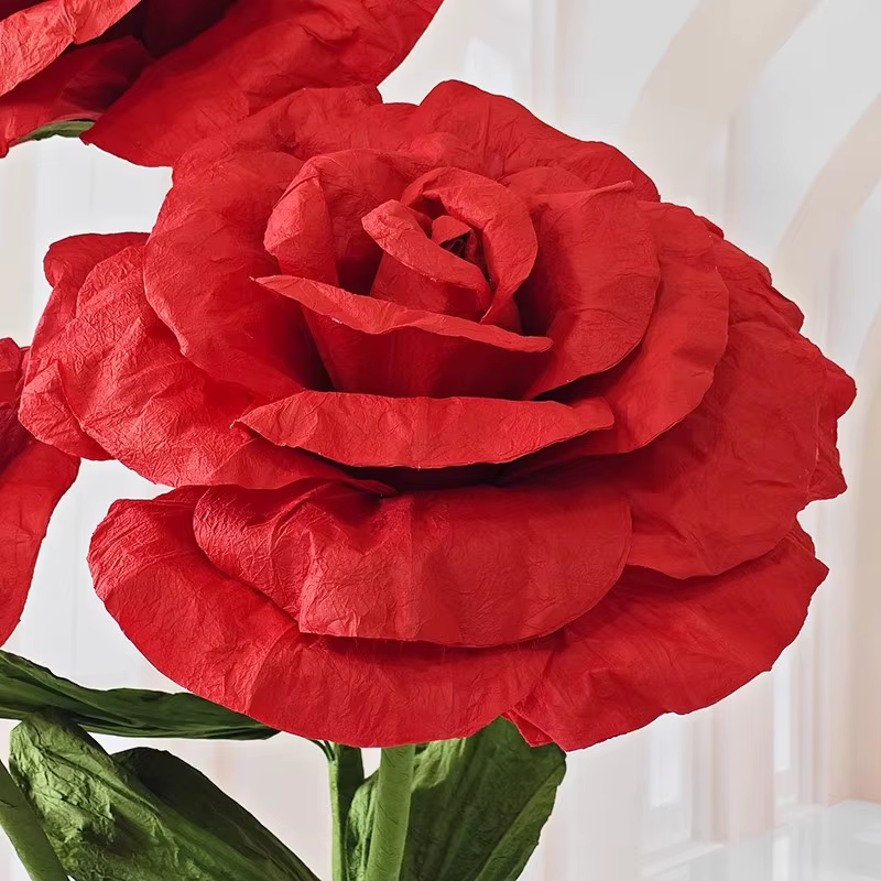 Supports de fleurs roses en papier