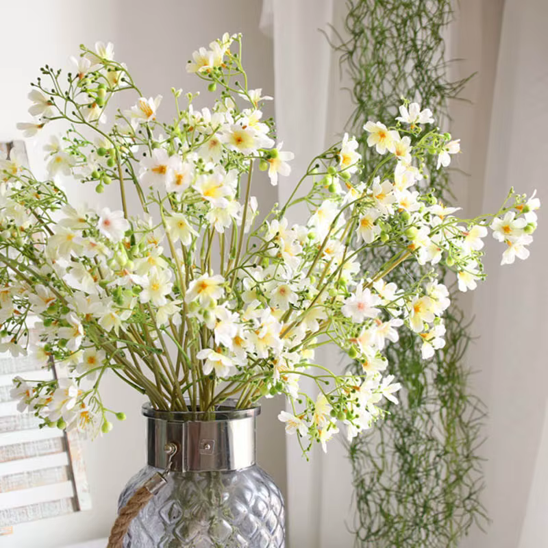 Belles petites fleurs artificielles lilas
