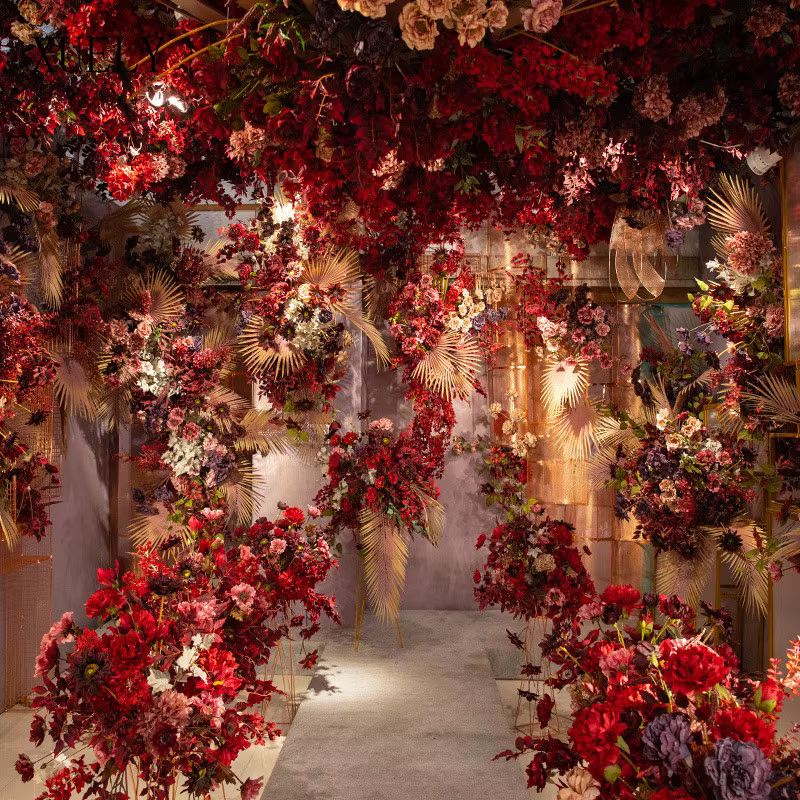 Matériel de fleur de série rouge vin